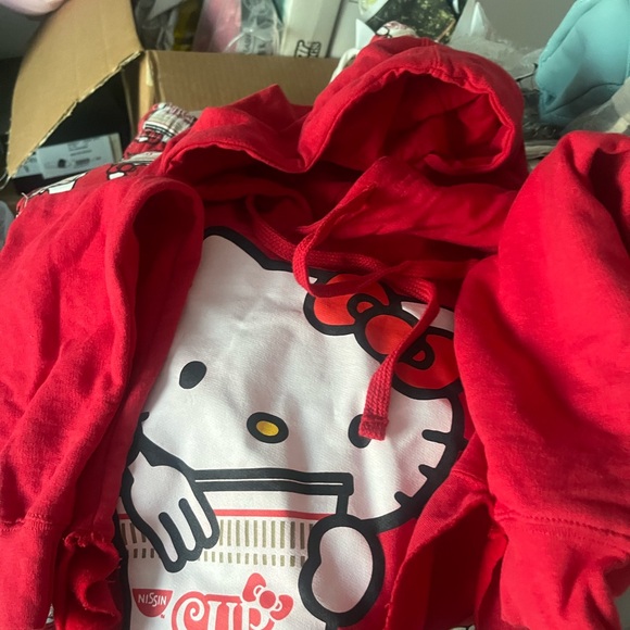 Hello Kitty Red Cup Noodles Cropped Hoodie - Picture 5 of 8
